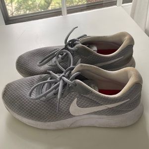 Nike light gray lightweight sneakers